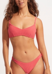 &Eta; &Epsilon;&mu;&pi;&epsilon;&iota;&rho;ί&alpha; &mu;&omicron;&upsilon; &mu;&epsilon; &tau;&alpha; &Mu;&alpha;&gamma;&iota;ό Seafolly: Ά&nu;&epsilon;&sigma;&eta;, &Sigma;&tau;&upsilon;&lambda; &kappa;&alpha;&iota; &Alpha;&pi;&omicron;&lambda;&alpha;&upsilon;&sigma;&tau;&iota;&kappa;έ&sigmaf; &Sigma;&tau;&iota;&gamma;&mu;έ&sigmaf; &sigma;&tau;&eta;&nu; &Pi;&alpha;&rho;&alpha;&lambda;ί&alpha;